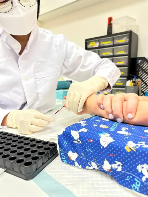 ApexHealth IgE - 手指抽血 Finger prick blood sampling